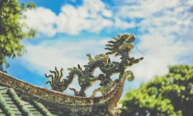 black dragon roof ornament